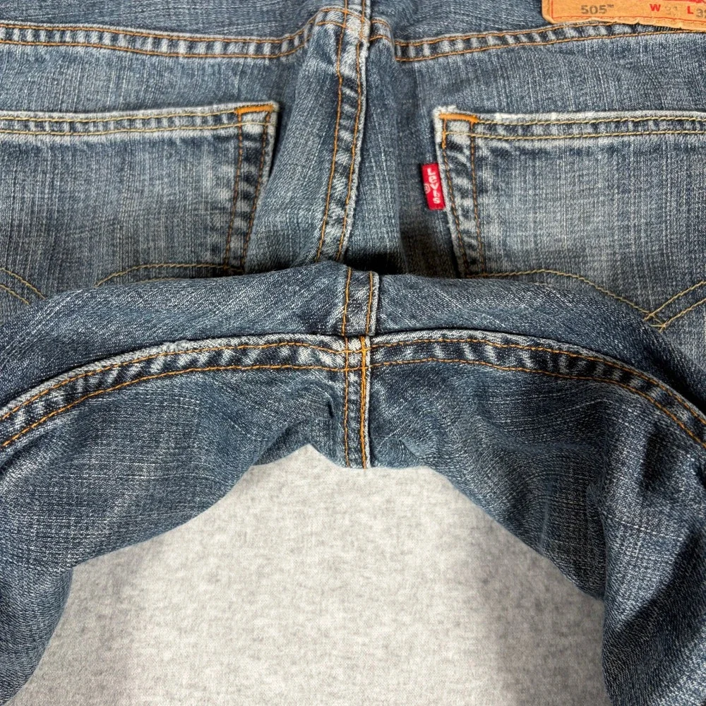 Levi's 505 Regular Fit Jeans Mens 31x32 Blue Denim Straight Leg Pants